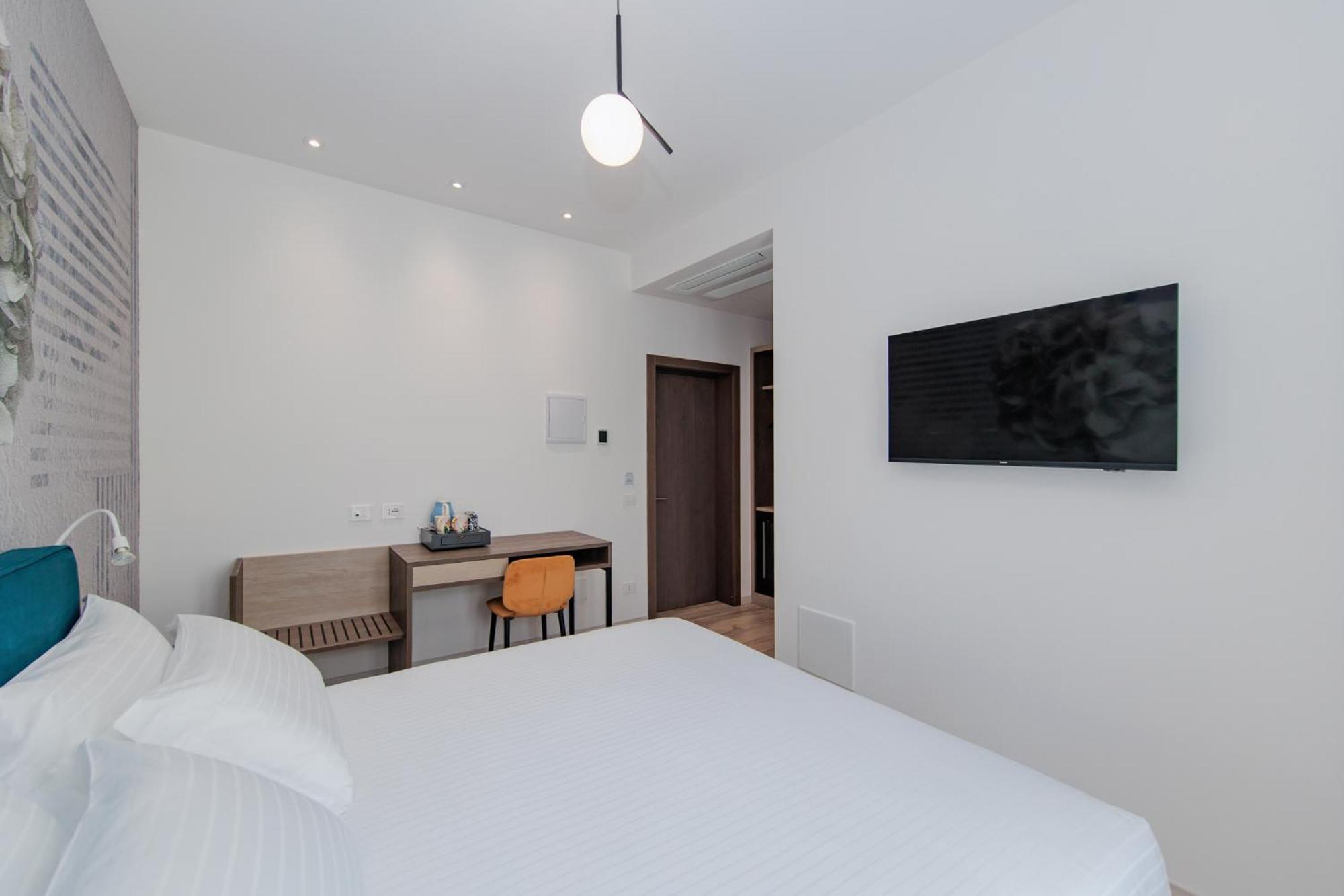 Ophelia Hotel Cazzago San Martino Экстерьер фото