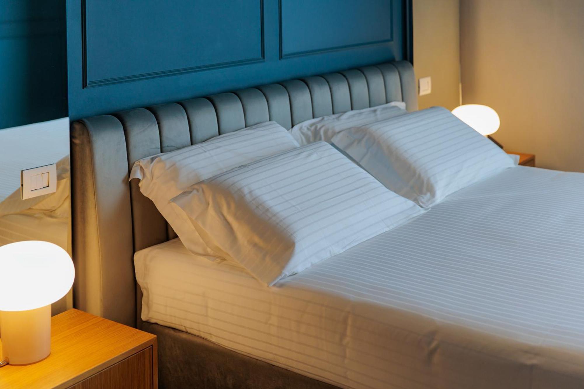 Ophelia Hotel Cazzago San Martino Экстерьер фото