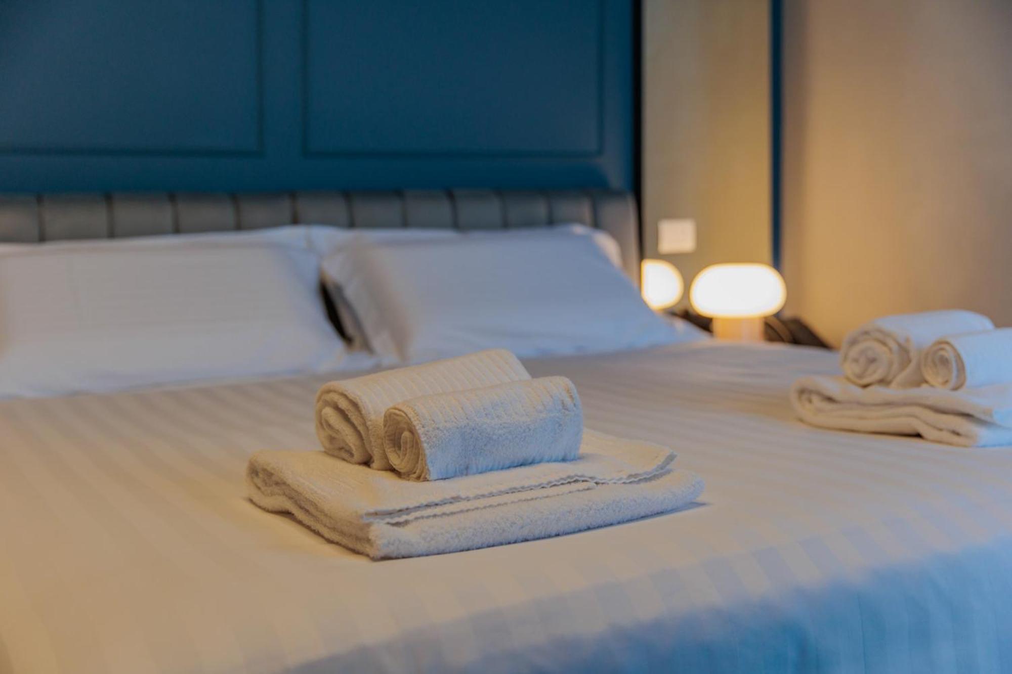 Ophelia Hotel Cazzago San Martino Экстерьер фото
