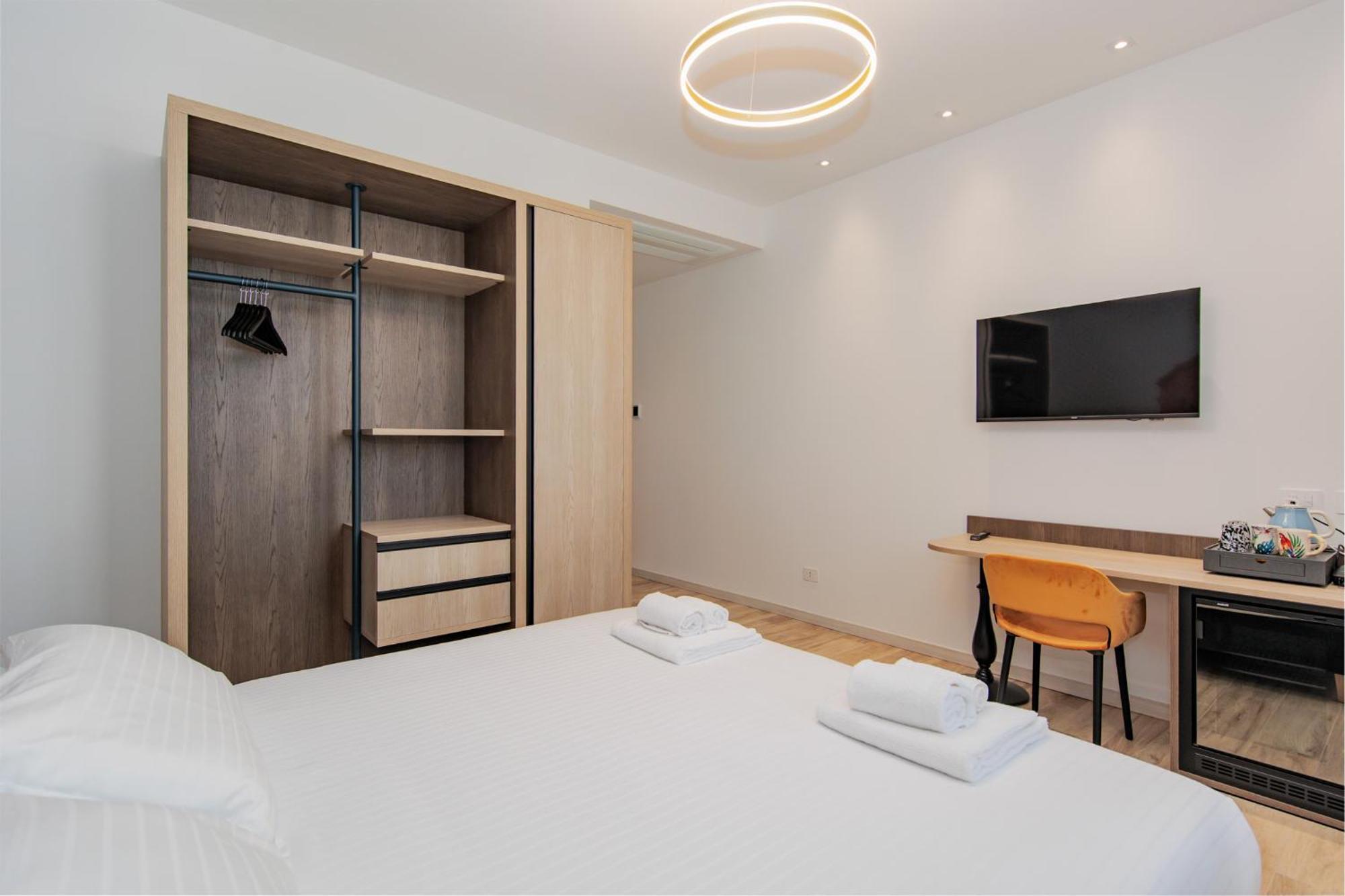 Ophelia Hotel Cazzago San Martino Экстерьер фото