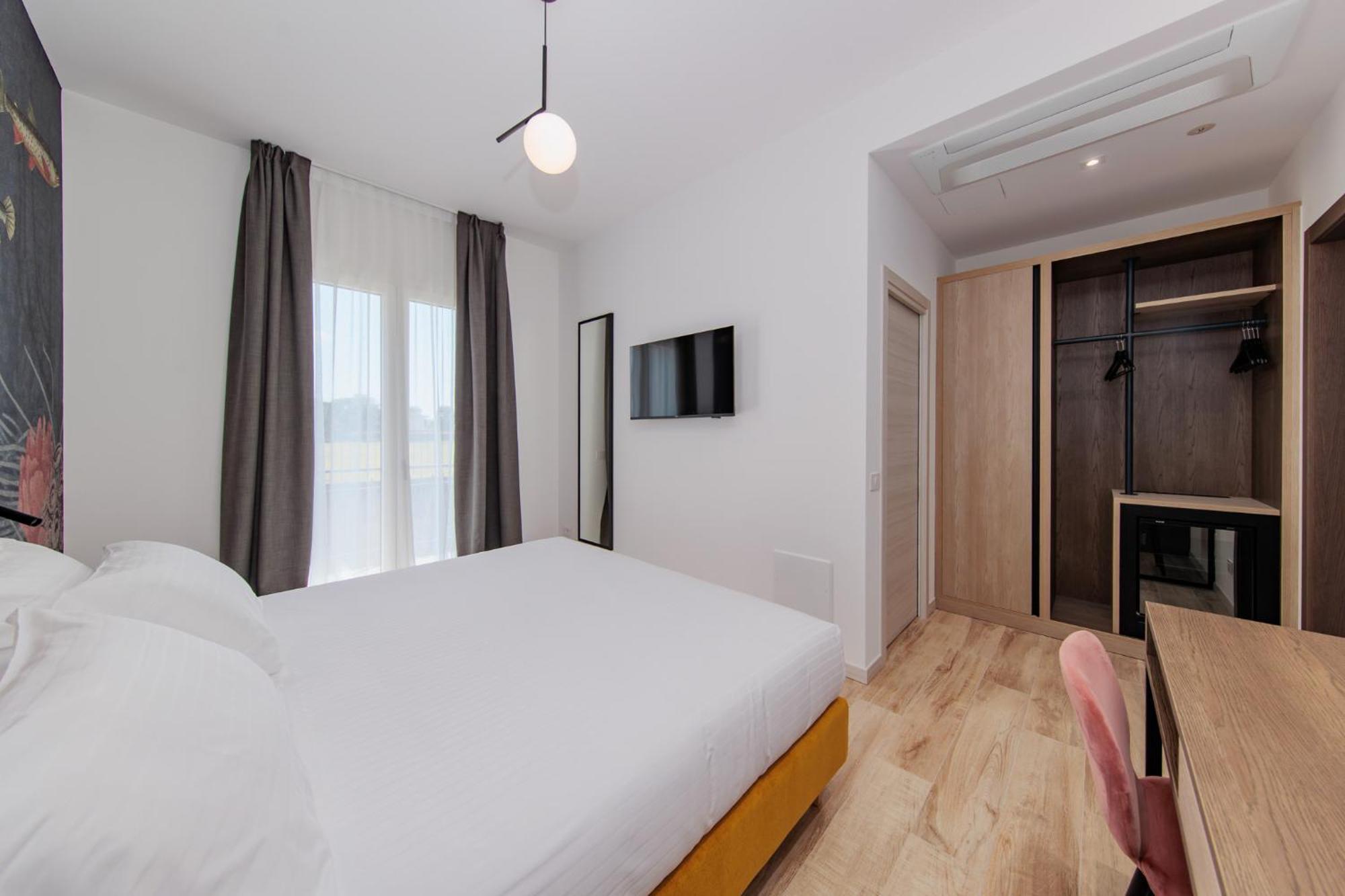 Ophelia Hotel Cazzago San Martino Экстерьер фото