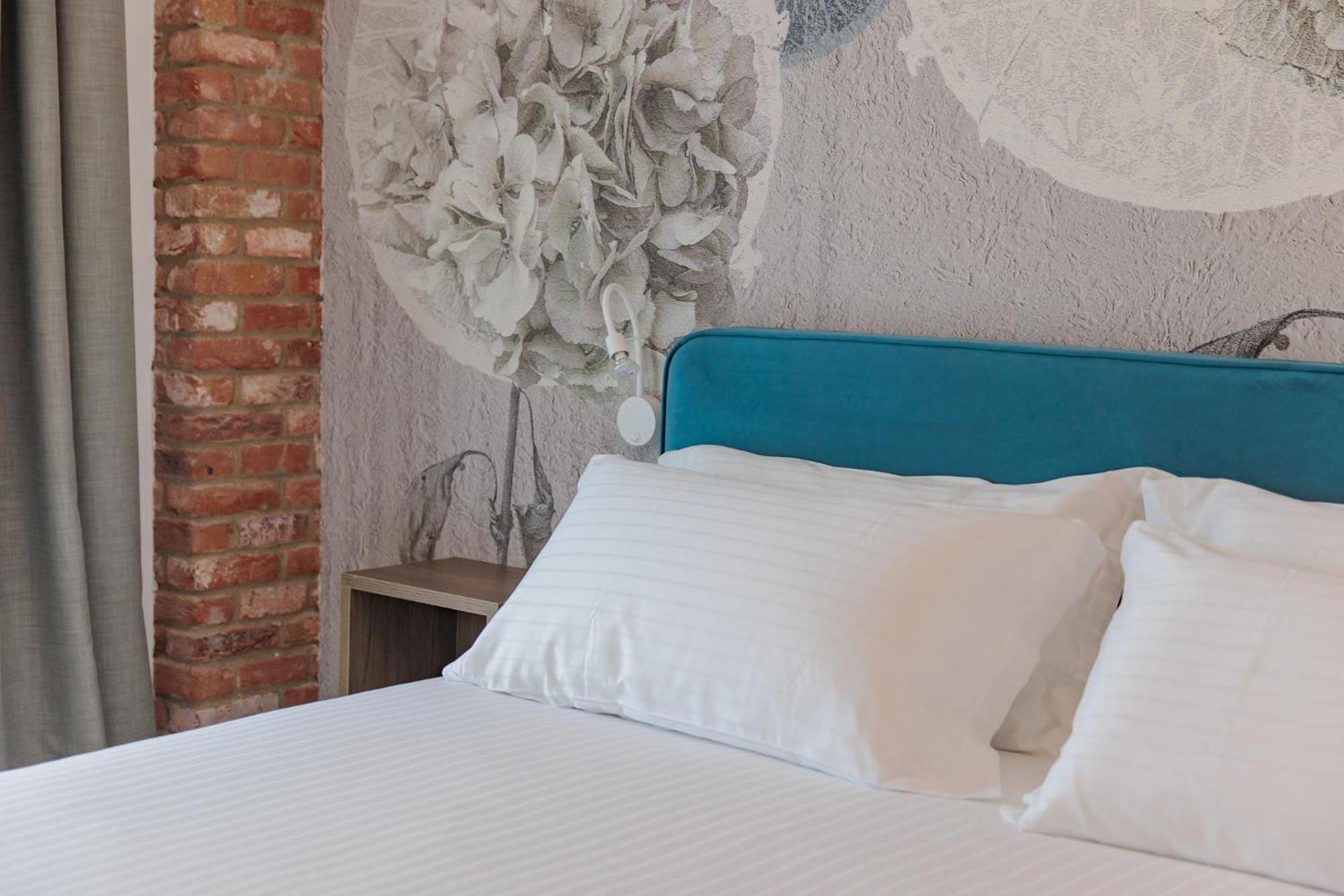 Ophelia Hotel Cazzago San Martino Экстерьер фото